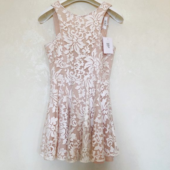 JARLO Shawe Lace Ivory Dress NWT - Picture 5 of 5